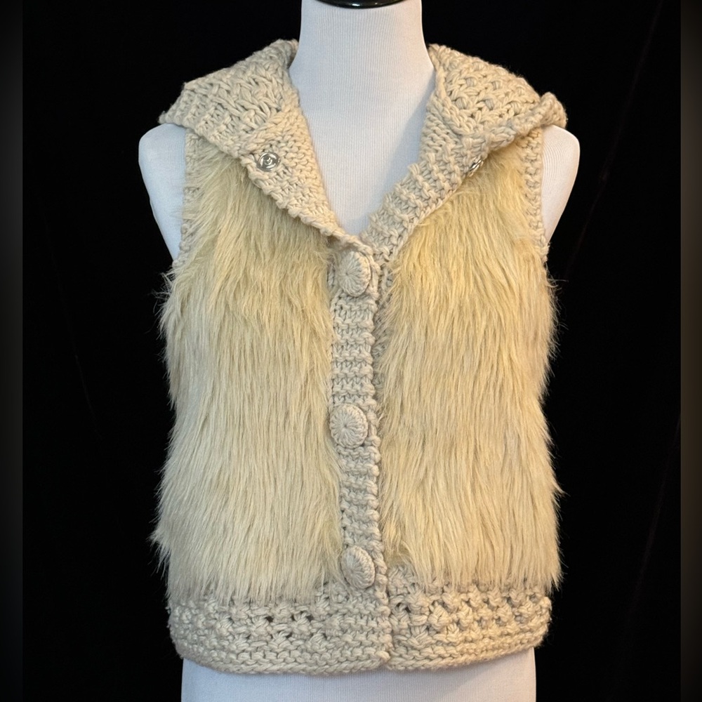 Hooded sweater vest with faux fur by Lulumari. Size L 70% acrylic 30% wool.